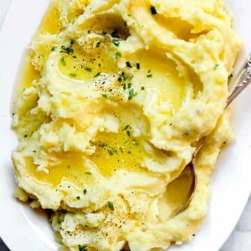 How to Make the Best Creamy Mashed Potatoes | foodiecrush.com #easy #homemade #mashed #potatoes #recipes #creamy