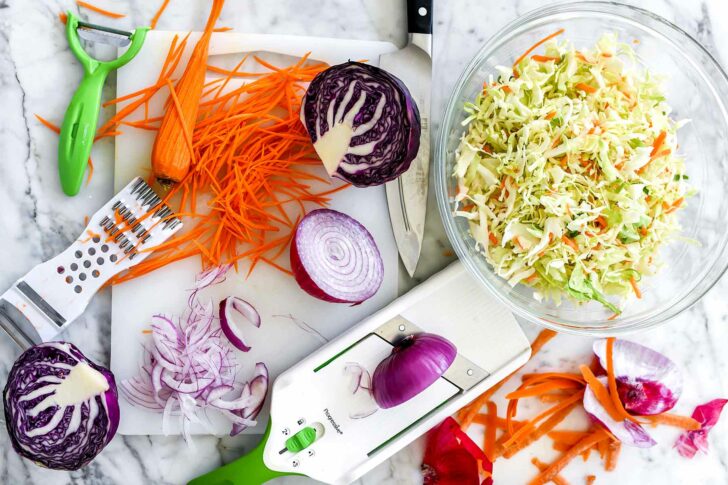 Dressing Tangy Vinegar Coleslaw (No Mayo) foodiecrush.com #coleslaw #vinegar #recipes #easy #healthy 